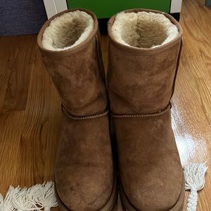 UGGS size 9, great condition, medium height
